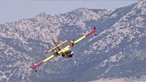 国产消防飞机取水视频,空中灭火利器展现神威